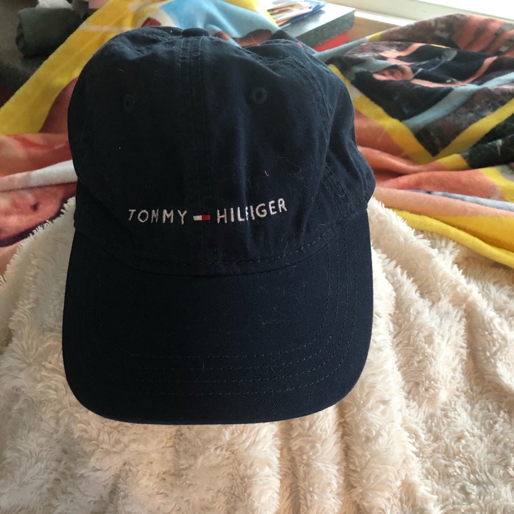 Tommy Hilfiger hat never worn no tags